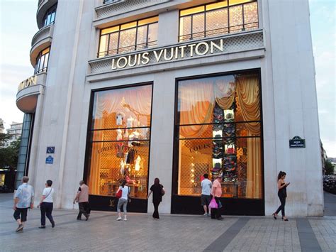 louis vuitton france store locator.